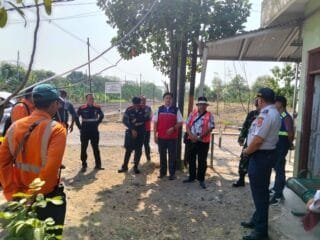Petugas Dishub Kota Semarang gelar inspeksi perlintasan kereta api tanpa palang pintu.