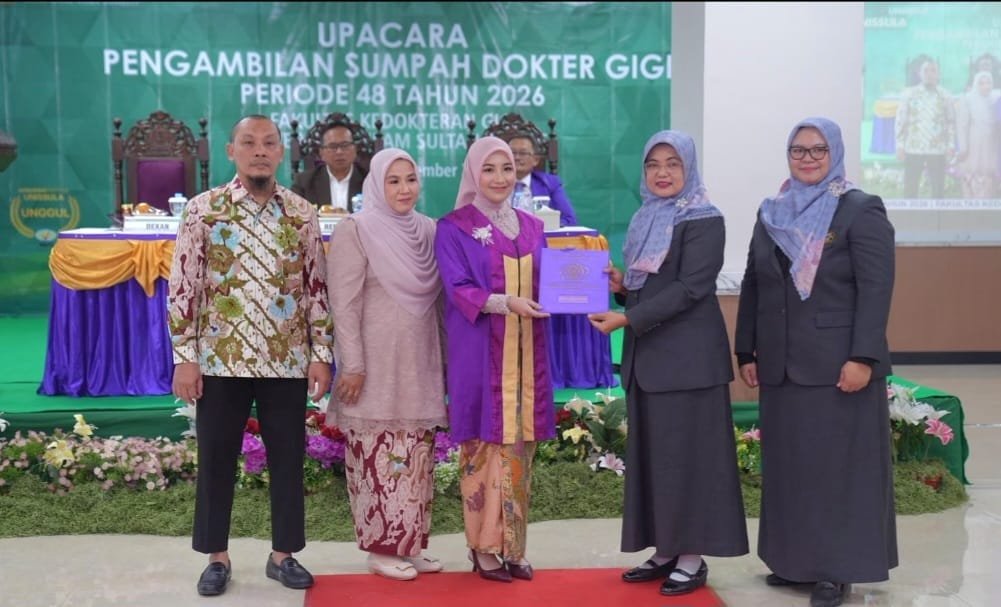 Upacara Pengambilan Sumpah Dokter Gigi FKG Unissula.