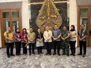 Wali Kota Semarang Agustina Wilujeng dampingi Mayjen TNI Beni Octaviar.
