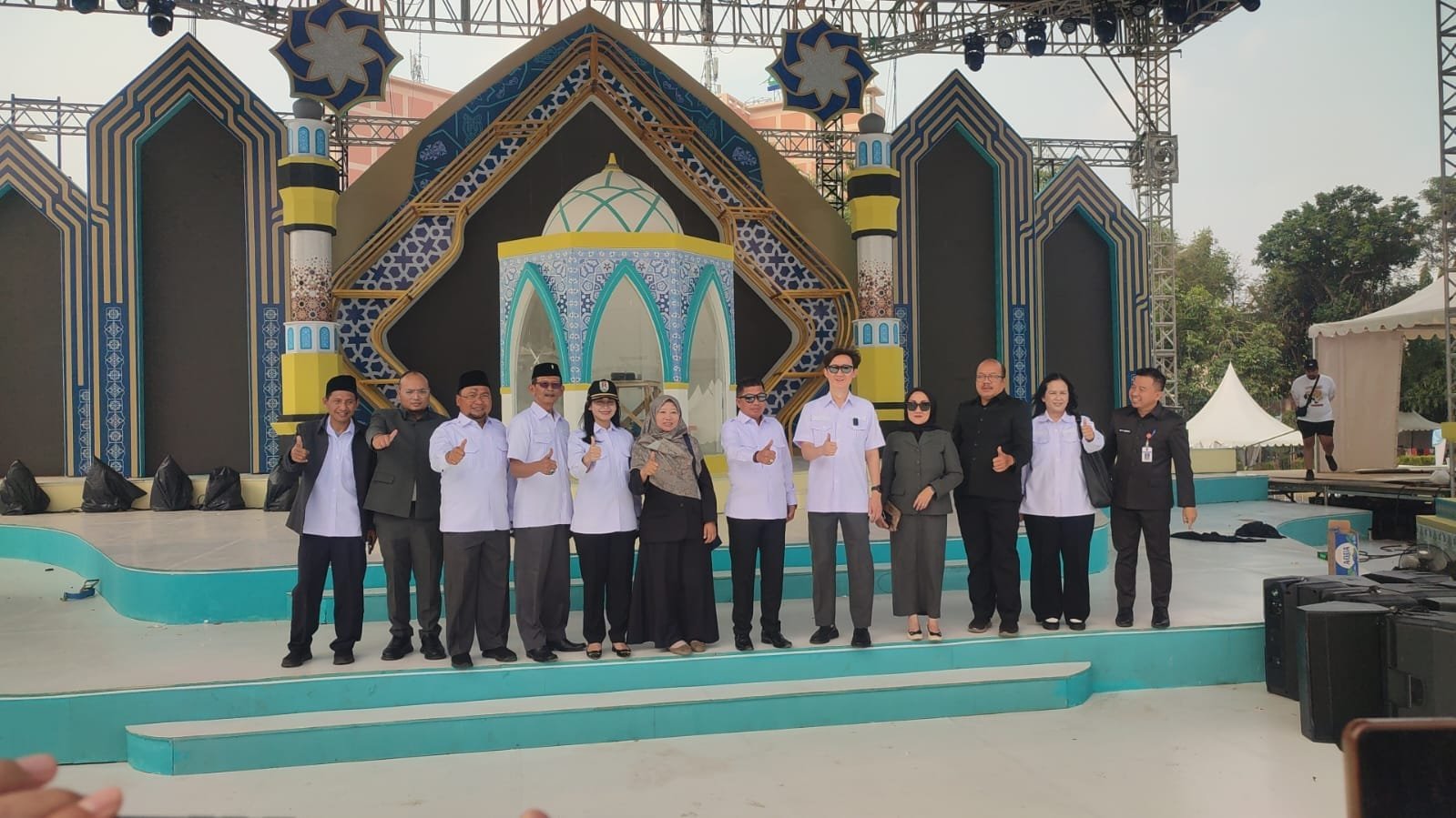 Ketua Komisi D DPRD Semarang Mualim tinjau persiapan venue MTQ Nasional di Simpang Lima.