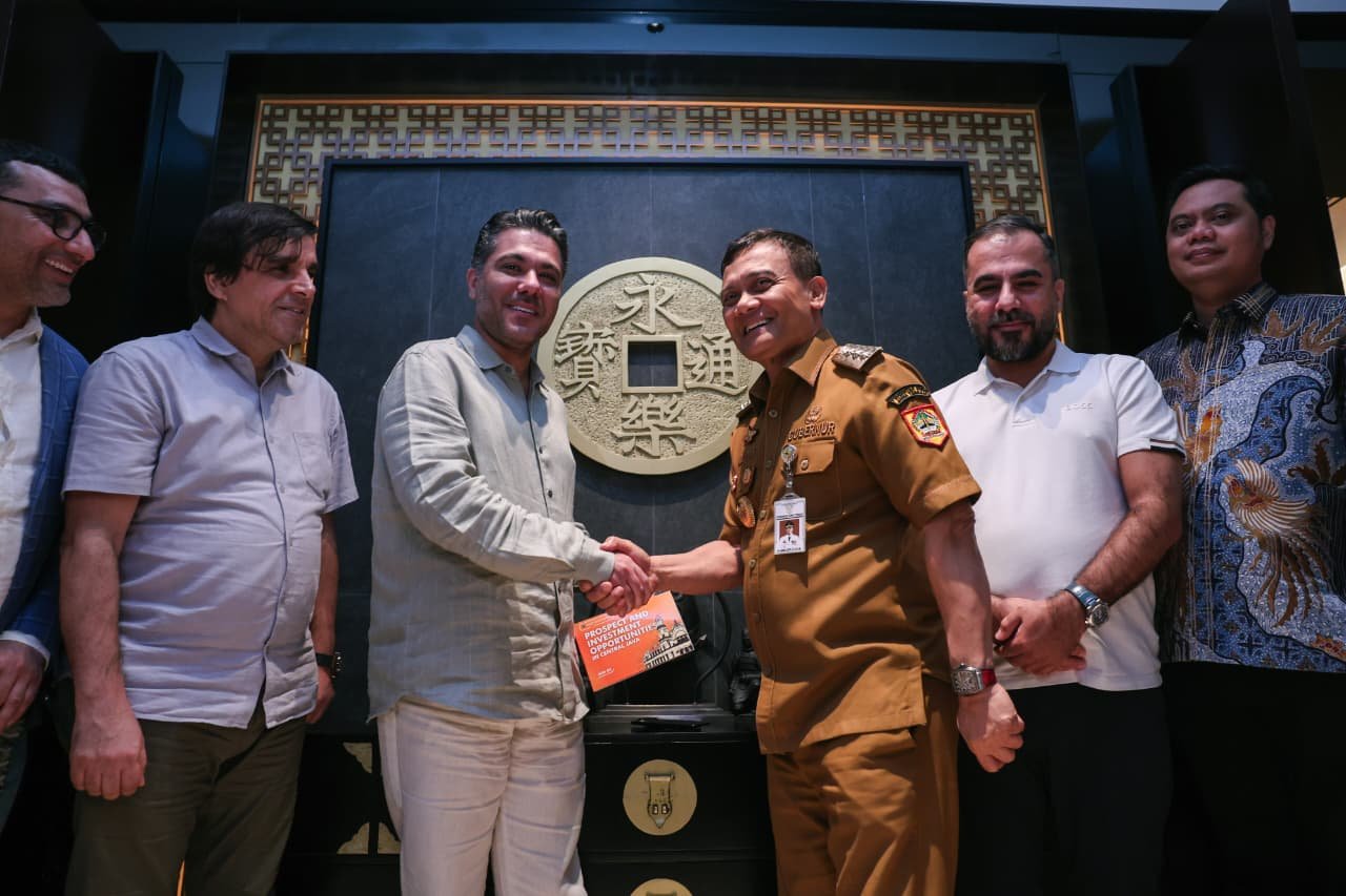 Gubernur Jateng Ahmad Luthfi bertemu investor Dubai bahas proyek mini refinery Rp5 triliun.