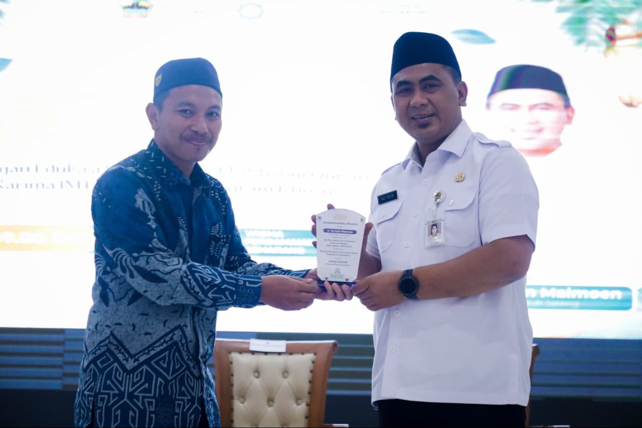 Wagub Jateng Taj Yasin Maimoen terima kunjungan santri Karanganyar di Wisma Perdamaian.