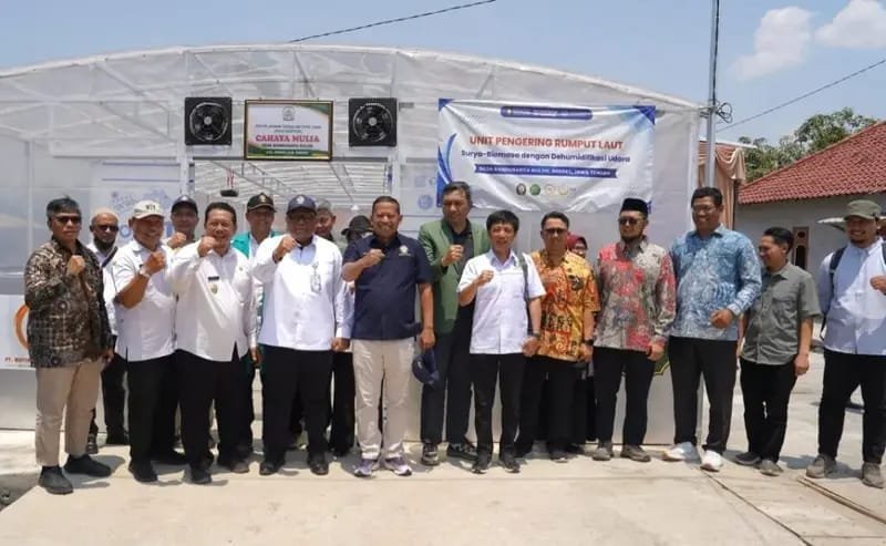 Tim UNDIP resmikan alat pengering rumput laut surya biomassa di Brebes.