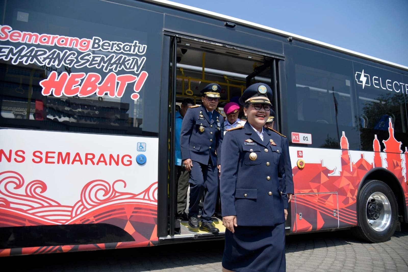Wali Kota Semarang Agustina Wilujeng meresmikan peluncuran armada bus listrik Trans Semarang