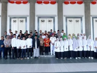 Wali Kota Semarang Agustina Wilujeng menemui 16 kafilah MTQ Nasional XXXI di Lobi Balai Kota