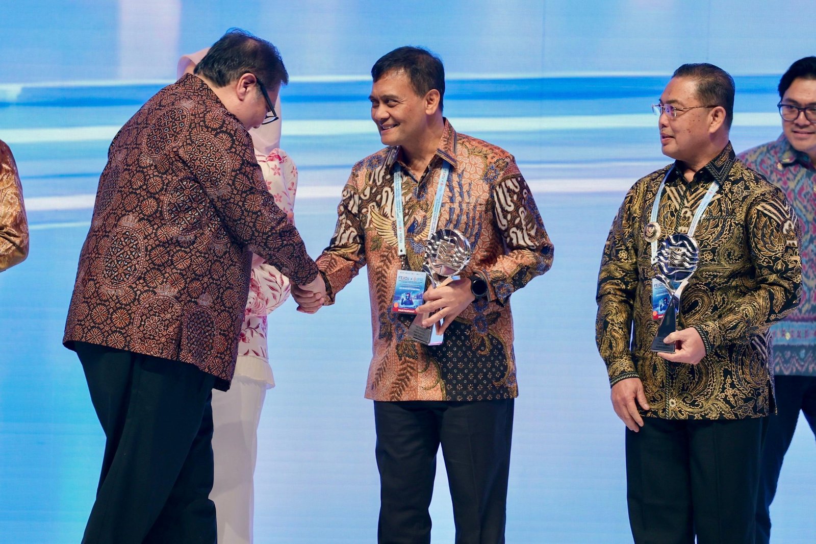 Gubernur Jawa Tengah Ahmad Luthfi menerima penghargaan TPID Provinsi Terbaik 2026 di JICC Jakarta