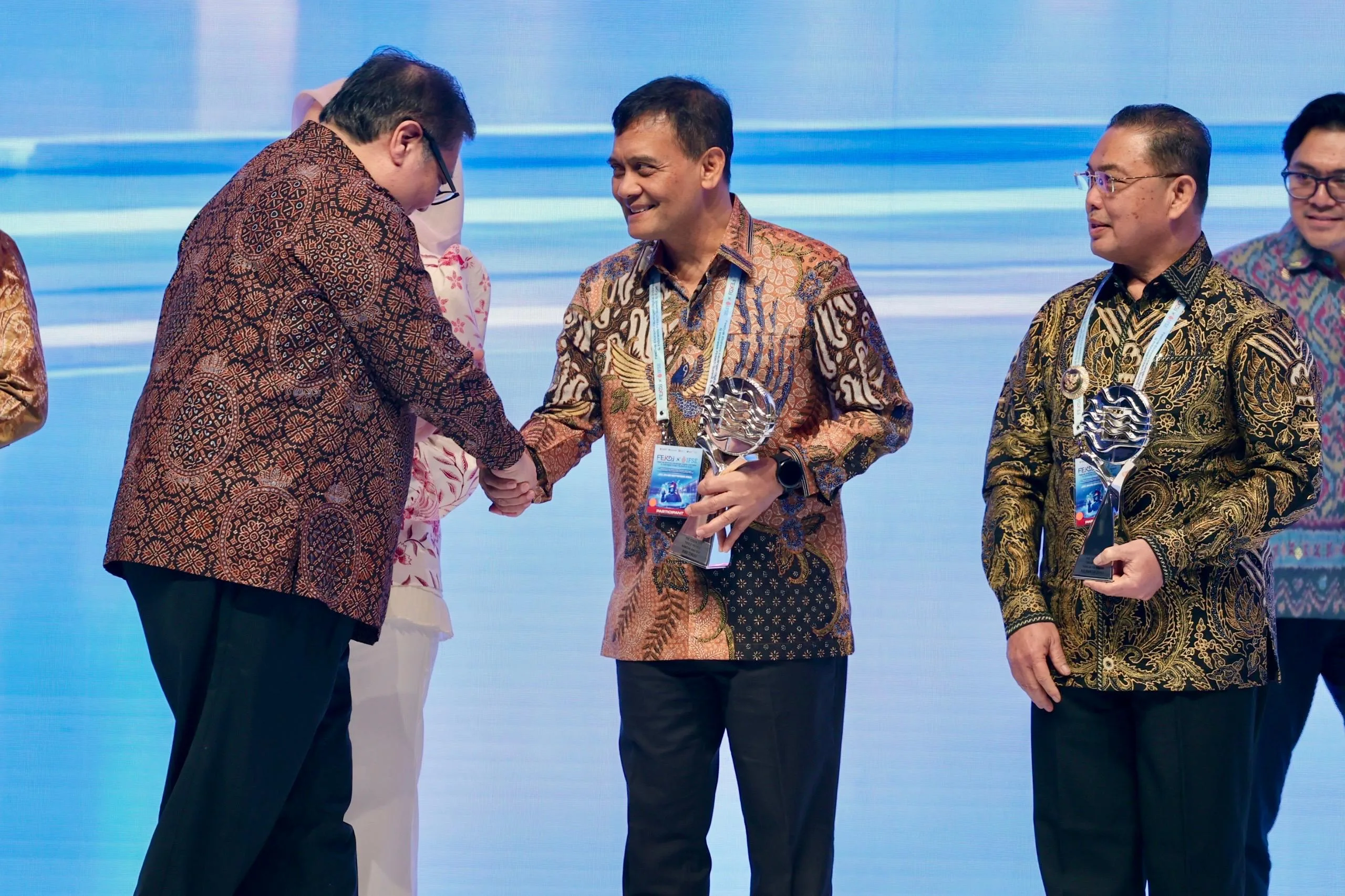 Gubernur Jawa Tengah Ahmad Luthfi menerima penghargaan TPID Provinsi Terbaik 2026 di JICC Jakarta