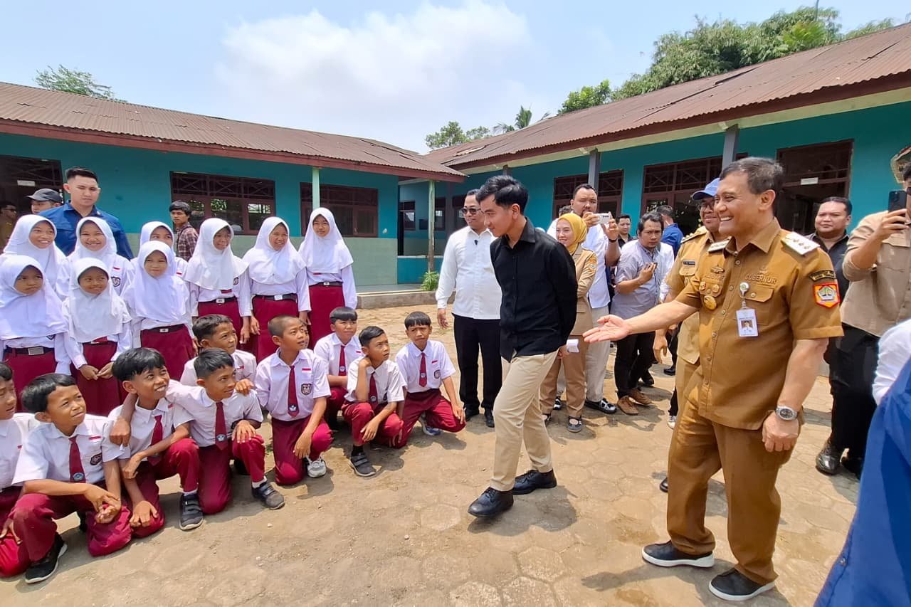 Temui Korban Dugaan Keracunan MBG di Batang, Gibran dan Ahmad Luthfi Serap Aspirasi Warga