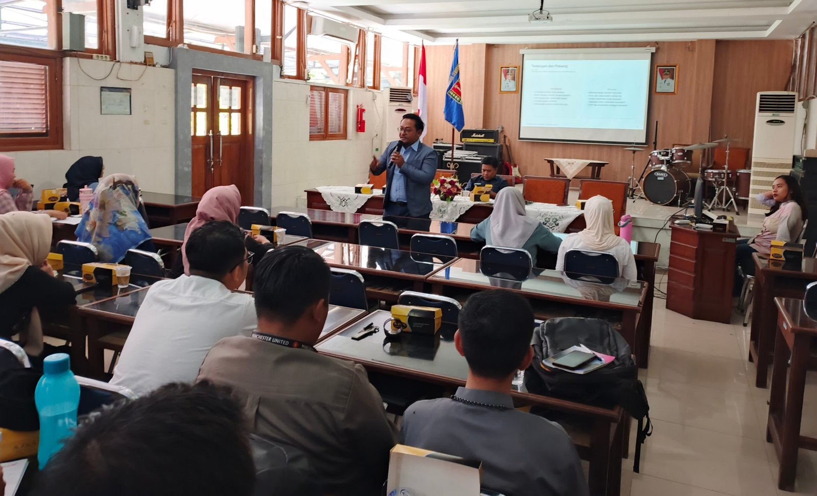 Pegiat media sosial, Mararas Apuwara, menjadi narasumber dalam FGD tentang pentingnya konsep dalam menghasilkan konten media sosial yang berkualitas, Kamis (22/11/2026).
