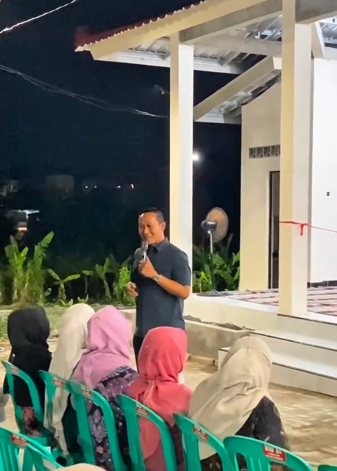 Kadar Lusman saat menghadiri tasyakuran peresmian Pendopo RW XI Kelurahan Bringin, Kecamatan Ngaliyan, Jumat malam (23/10/2026).