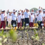 Atasi Abrasi Pantura, AHY dan Ahmad Luthfi Tanam Mangrove di Demak Gunakan Teknologi HexBricks