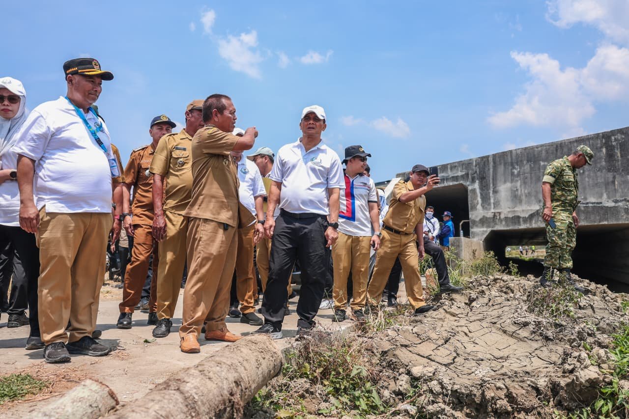 Bantu Petani Demak Tanam Hingga 3 Kali Setahun, Ahmad Luthfi Pastikan Normalisasi Saluran Irigasi Lancar