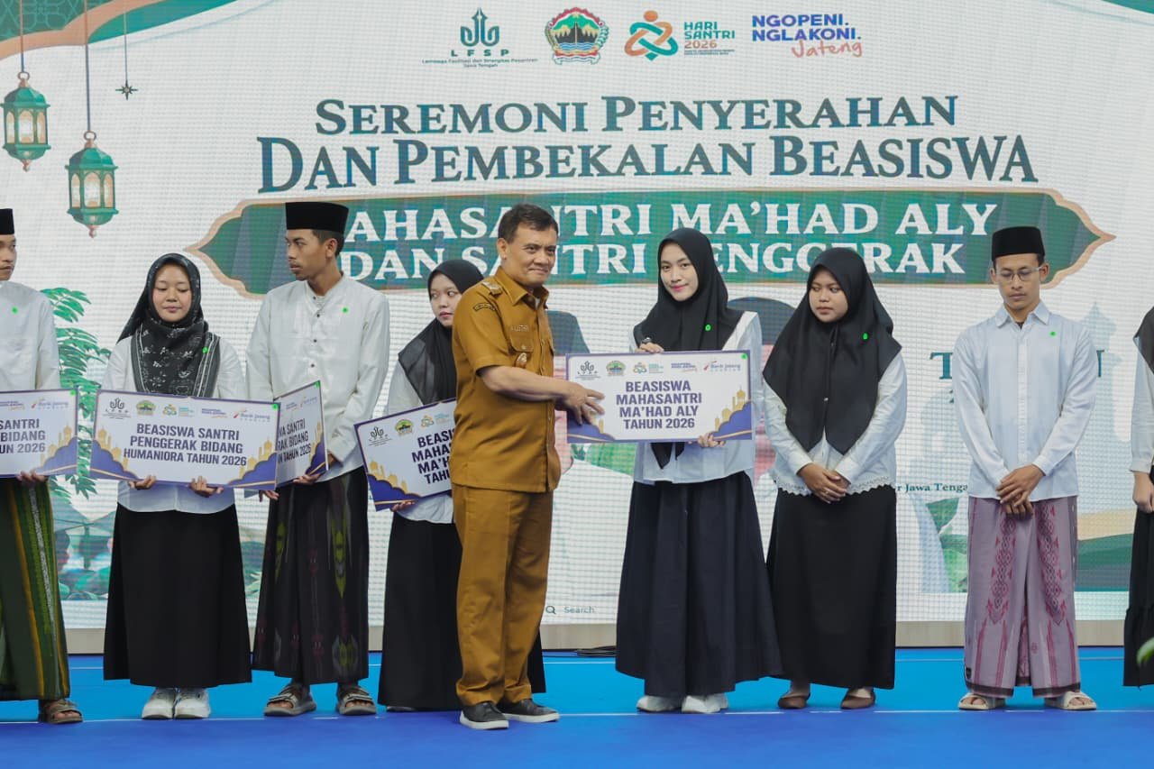 Jelang Hari Santri 2026, Ahmad Luthfi Salurkan Beasiswa 424 Mahasantri dan 58 Santri Penggerak