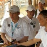Bahas Giant Sea Wall, Momen Gubernur Ahmad Luthfi Bagikan Gorengan di Depan Menko AHY Bahas Giant Sea Wall, Momen Gubernur Ahmad Luthfi Bagikan Gorengan di Depan Menko AHY